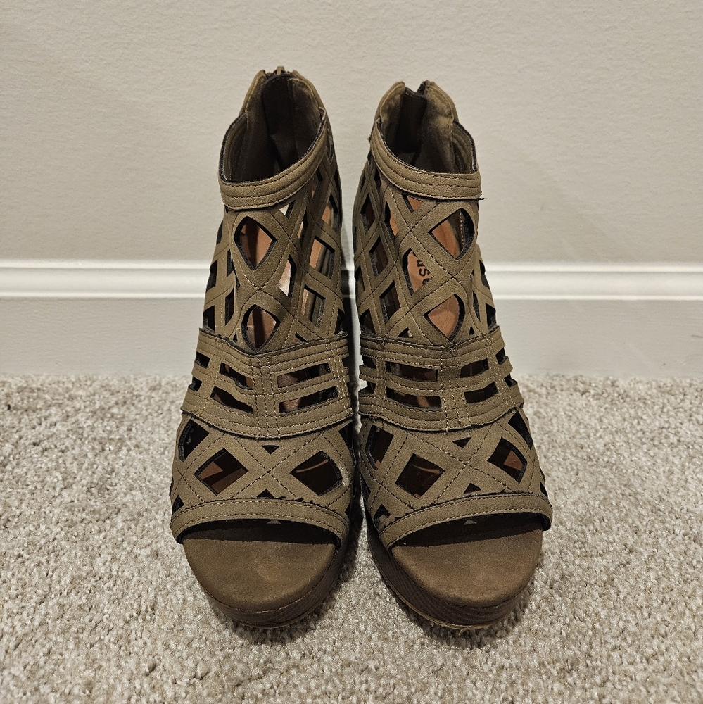 Dollhouse Women's Wedge  Sandals, Size 9, Khaki And Brown